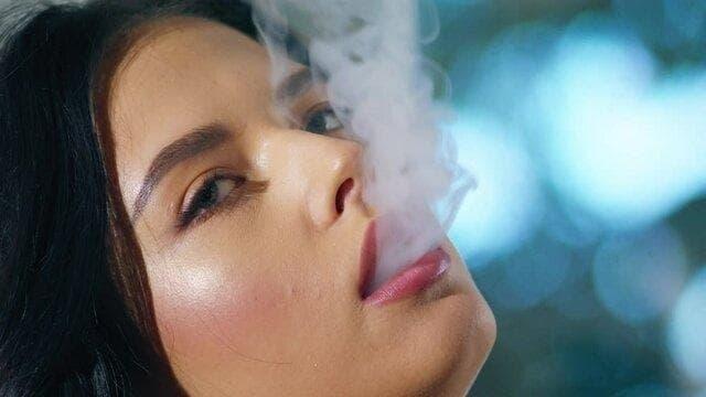 E cigi bolt descubre cómo el cigarrillo electrónico deja olor y afecta el ambiente en espacios cerrados