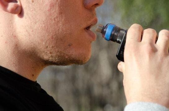 e-smoke compara cigarrillos electronicos o tabaco, mostrando ventajas, riesgos y consejos para elegir la mejor opción
